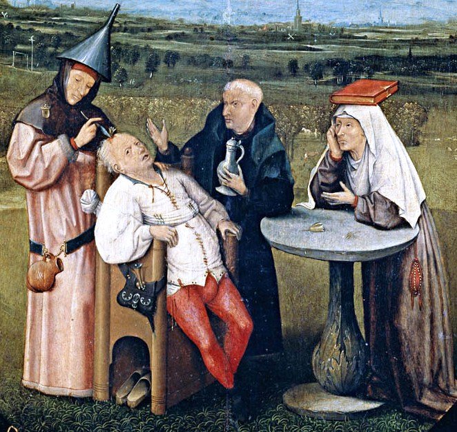 Bušenje lobanje (vatramedicine.com) Detalj iz "Vađenje Kamena Ludosti". Hieronymus Bosch, Public domain, via Wikimedia Commons