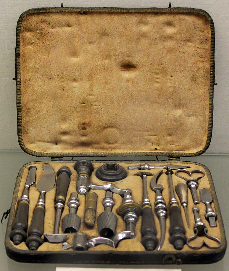 Instrumenti za trepanaciju, 18. vijek. (Germanic National Museum in Nuremberg. Anagoria, CC BY 3.0, via Wikimedia Commons)